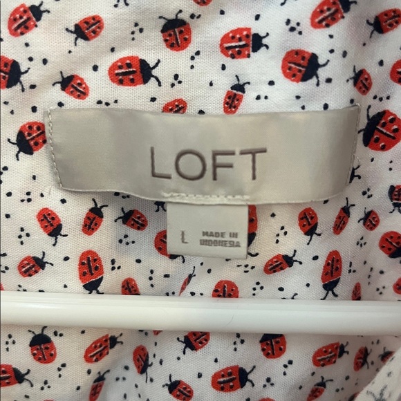 Loft ladybug ruffle cap sleeve top NWOT - Picture 3 of 5